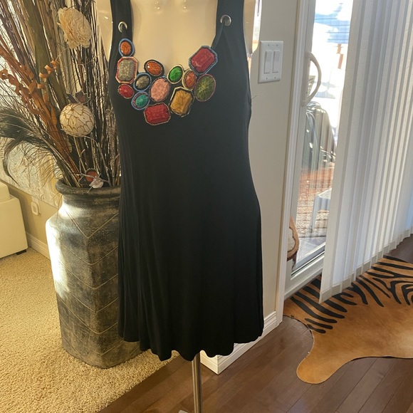 Black  top with jewellery - Picture 3 of 4